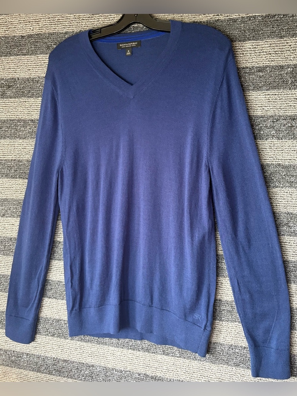 Banana Republic Men's Navy Blue Merino Wool V-Neck Sweater Medium EUC